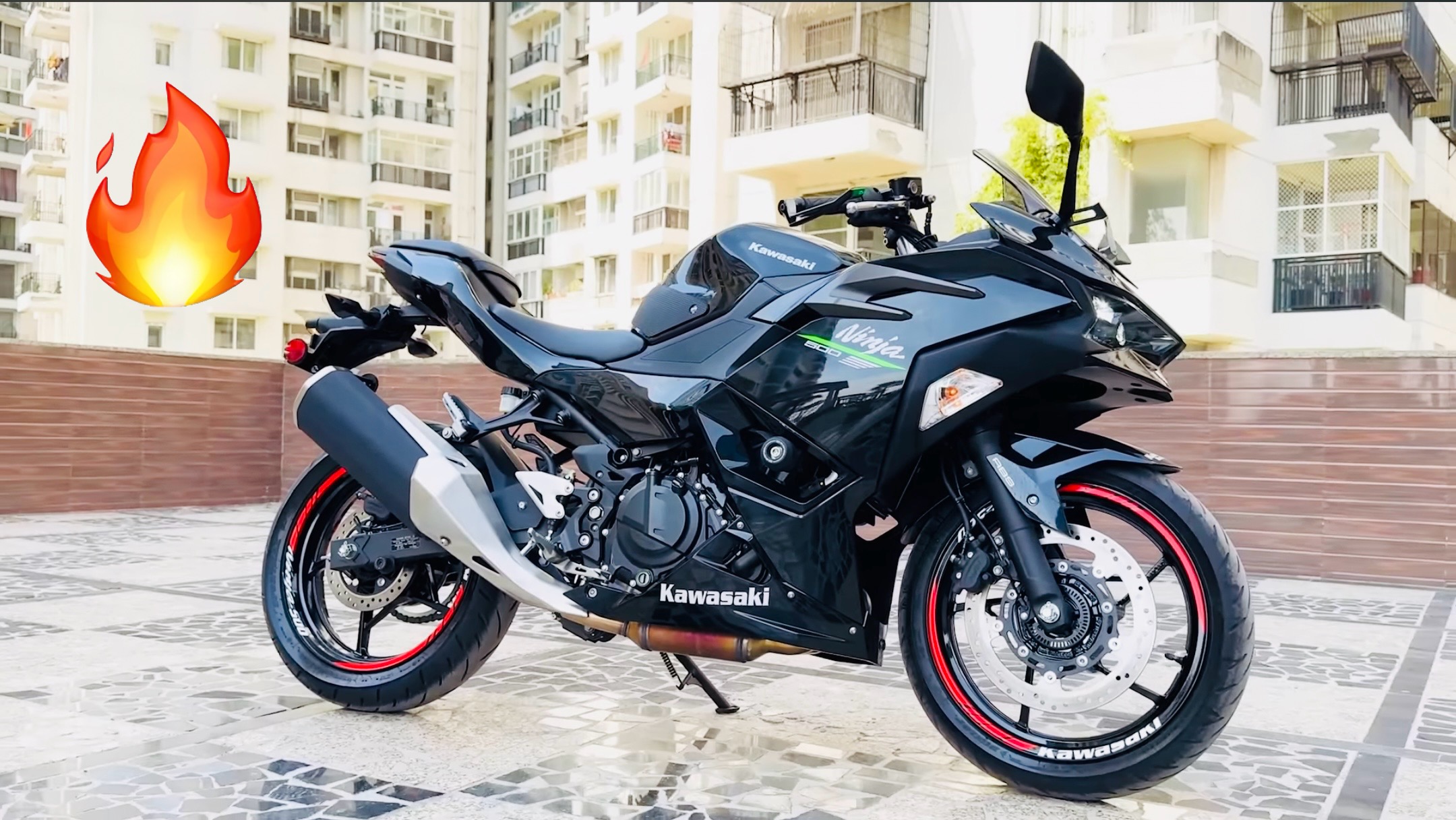 Kawasaki Ninja 500 के धमाकेदार फीचर्स और शानदार लुक्स को देखकर आपके होश उड़ जाएंगे। जानें इसकी कीमत।