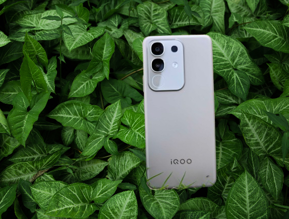 iQOO Z10x 5G review: ₹15,000 से कम कीमत में एक बेहतरीन परफॉर्मर